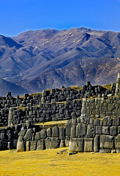Muralhas da Fortaleza de Sacsayhuaman, Cusco, Peru.