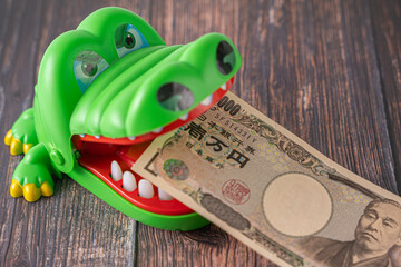お金に執着しているワニ ビジネス 貯金 