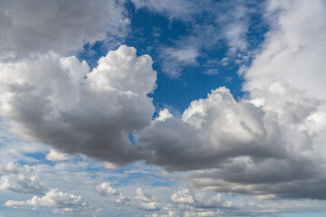 Obraz premium Clouds in the afternoon sky