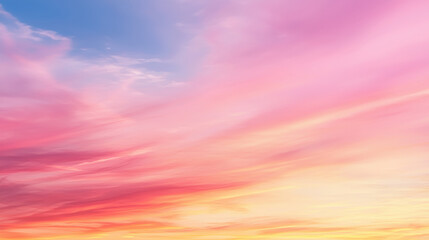 Obraz premium A vibrant, pastel sky at sunset, showcasing beautiful hues of pink, orange, and blue, creating a serene and tranquil atmosphere.