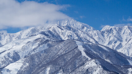 北アルプスの山並みとスキー場　遠景　長野県白馬村