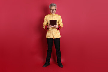 Fototapeta premium 50s Asian Man in Changshan dress