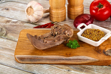 Steamed pork tongue with mustard