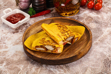 Spicy quesadillas with chicken fillet