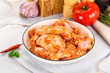 Raw marinated uncooked chicken wings