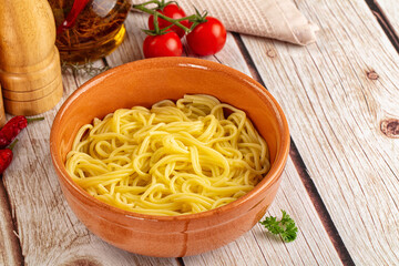 Boiled yellow egg noodles in the bowl