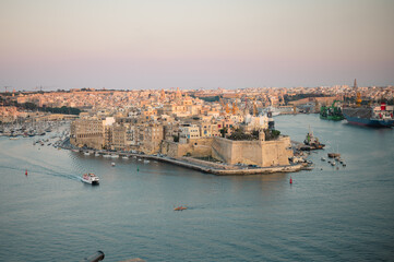 Obraz premium Panoramic View of Birgu Port from Valletta Lookout