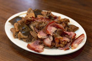 Plate of Taiwanese braised assorted dishes featuring pork slices, tofu, and intestines, showcasing local flavors and rich culinary heritage