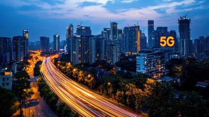 Naklejka premium Busy city highway at dusk with 5G sign, urban construction
