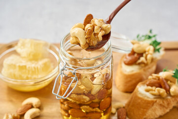ナッツの蜂蜜漬け｜くるみ・アーモンド・カシューナッツ