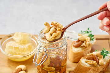 ナッツの蜂蜜漬け｜くるみ・アーモンド・カシューナッツ