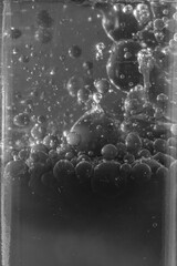 schwarz wei&szlig; perlen tropfen kunst