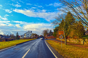 Obraz premium Staatsstraße 2316 vor Schollbrunn in Unterfranken (Bayern)