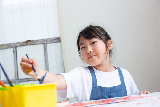絵画教室の女の子