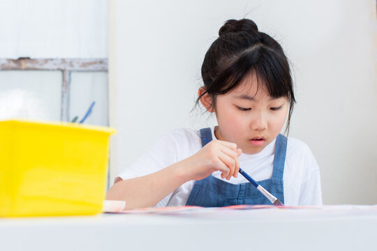絵画教室の女の子
