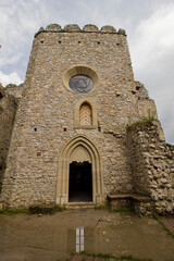 Obraz premium ancient 12th century Beckov Castle in Slovakia. The courtyard of a ruined medieval castle.