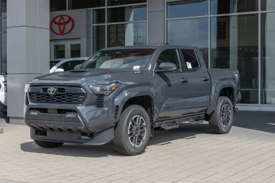 Toyota Tacoma TRD Sport 4X4 Double Cab display. Toyota offers the Tacoma with a iForce MAX 2.4L Turbo Hybrid engine. MY:2024