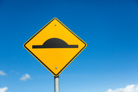 Road bump sign