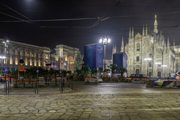 Obraz premium night view of the downtown of Milan during the Christmas season, Milan, Italy