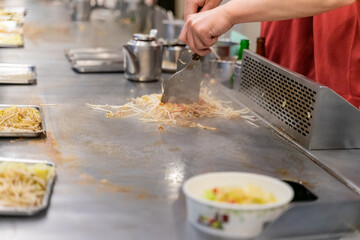 A sizzling plate of bean sprout teppanyaki captures the essence of Japanese-style street food—simple, aromatic, and full of texture. Lightly stir-fried on a hot iron griddle, the bean sprouts are seas