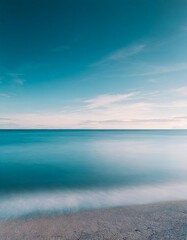 Obraz premium Calm Ocean Horizon in Minimalist Seascape Photography Style
