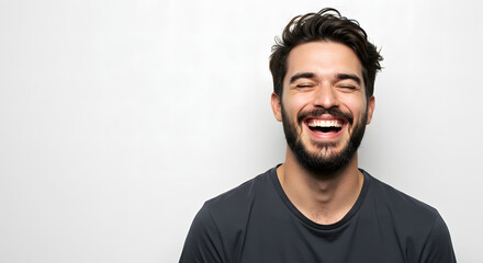 Obraz premium Smiling Man Laughing Joyfully in a Casual Setting