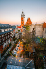 Obraz premium Wawel castle landmark with city view near river in Krakow Poland. Autumn landscape on coast river Wisla.