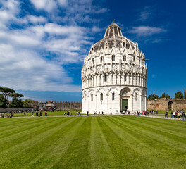 Majestueux baptistère de Pise