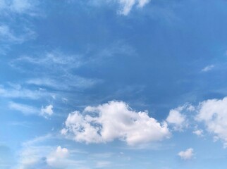 Fototapeta premium Azure Sky with Fleeting Clouds. A clear blue sky with a few wispy clouds, soft lighting, high - resolution 