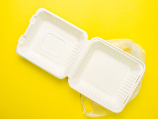 Empty Disposable Takeout Tray on yellow Background – Top View for Food Packaging or Delivery...