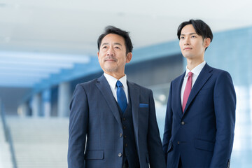 Fototapeta premium オフィスで働くビジネスマン