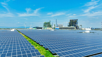 バイオマス発電所と風力・太陽光発電所の風景　空撮