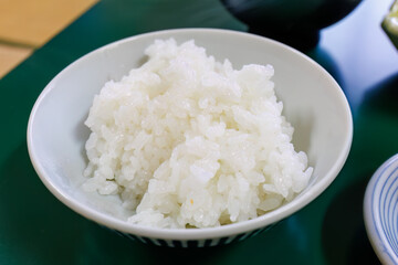 純日本風の典型的な美味しい和食の朝食。
メインは炊きたてのコシヒカリのご飯。
越後二ツ屋温泉を代表する温泉旅館。やすらぎ。
十日町の山奥の鄙びた温泉地の里山の風景。
美しい棚田も特徴的。
新潟県十日町市 - 2024年12月1日
