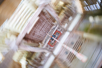 スローシャッターでカメラを回転してスピンドルブラー効果を出した。
お参りする際に鳴らす大きな鈴。
杉林の中にある立派な本堂。
雪から木材を守る藁や布製の雪覆いで覆われている。
その上には寄進者のサインも書かれていた。
神秘的で美しい神宮寺。
茅葺き屋根の本堂と緑が美しい苔むした境内と杉の大木林が印象的。
冬季に訪れたので、豪雪対策の雪囲いが施されている。
新潟県十日町市 - 2024年12月1日
