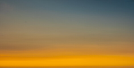 Obraz premium Enjoy a panoramic view of the skyline. The sun rises in the morning sky with colorful clouds. and beautiful cloud patterns In the soft light of the morning 