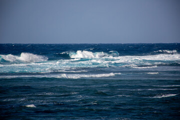 奄美大島の自然、海、波、青、白。