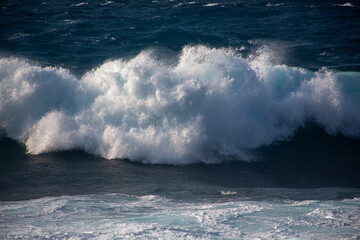 奄美大島の自然、海、波、青、白。