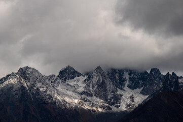 Obraz premium clouds over the mountains, Sichuan