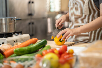 A female chef broadcasts her cooking knowledge live on a social media app on her mobile phone.