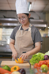 A female chef broadcasts her cooking knowledge live on a social media app on her mobile phone.