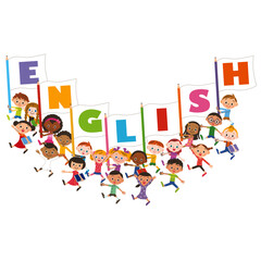 英語の文字が入っている旗を持って行進してる子供達