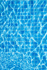Obraz premium Crystal clear water in swimming pool, summertime background.