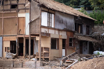 解体が進む家屋