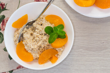 Oatmeal with canned peaches and mint