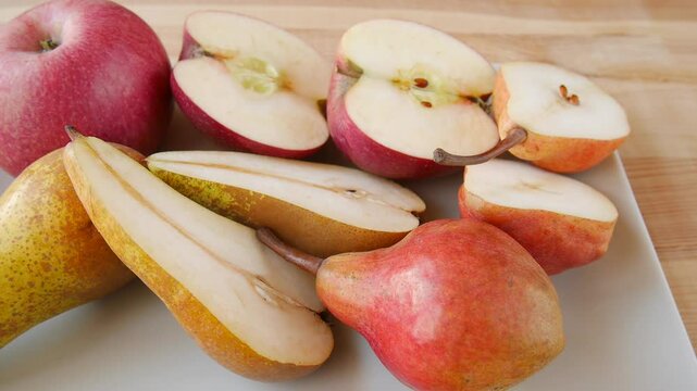Apples and pears on the table.