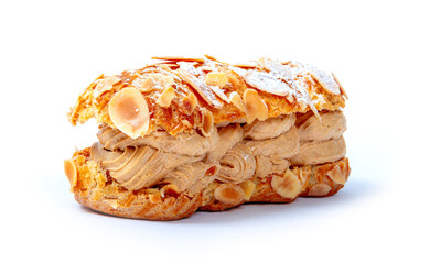 Paris Brest en portion individuelle, vu de trois-quarts - photographie studio sur fond blanc
