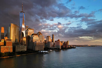 Fototapeta premium NYC skyline with skyscrapers aerial view. Manhattan and Brooklyn on sky. New York City skyline with Hudson River views. Downtown NYC. New York waterfront skyline. Panorama of of New York from top.