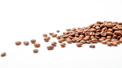 Obraz premium Pile of Freshly Roasted Coffee Beans on White Background Highlighting Natural Texture and Rich Color for Beverage and Food Photography Projects