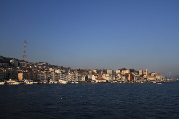 Obraz premium Buildings on the Bosphorus Strait near the Sea of Marmara in Istanbul, Turkey. 
