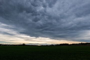 Dichte Stratocumulus Wolken über Oberbayern